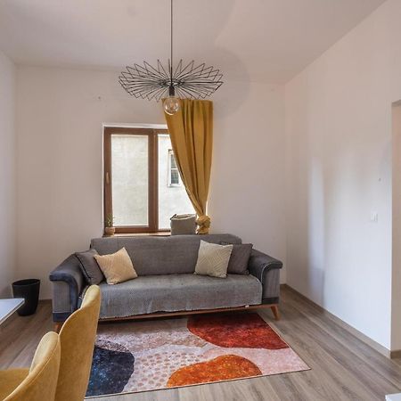 Linden House - A Lovely Apartment In Central Warna Zewnętrze zdjęcie